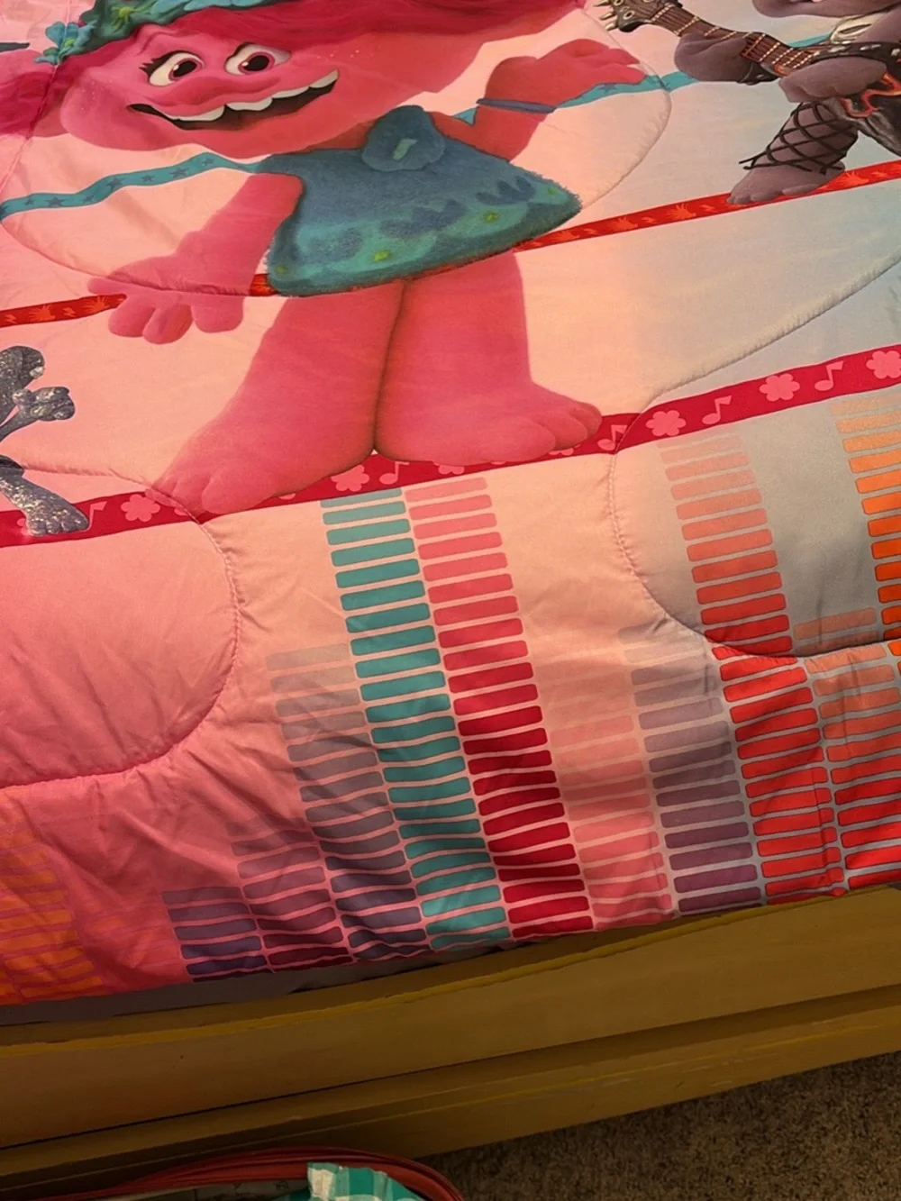 Dreamworks Pink & Multicolor Trolls 'Find Your Beat' Comforter
